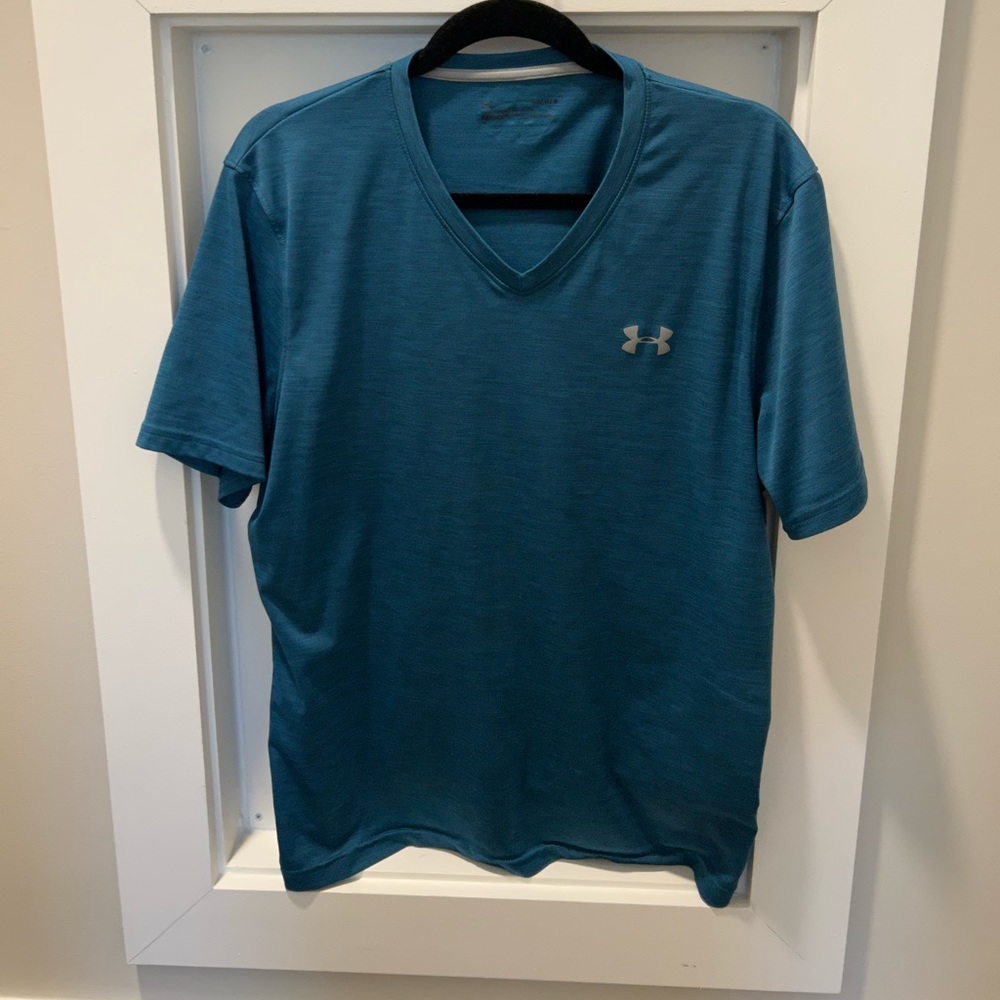 SOLD Three - men’s short sleeve under armour selling all three for $10